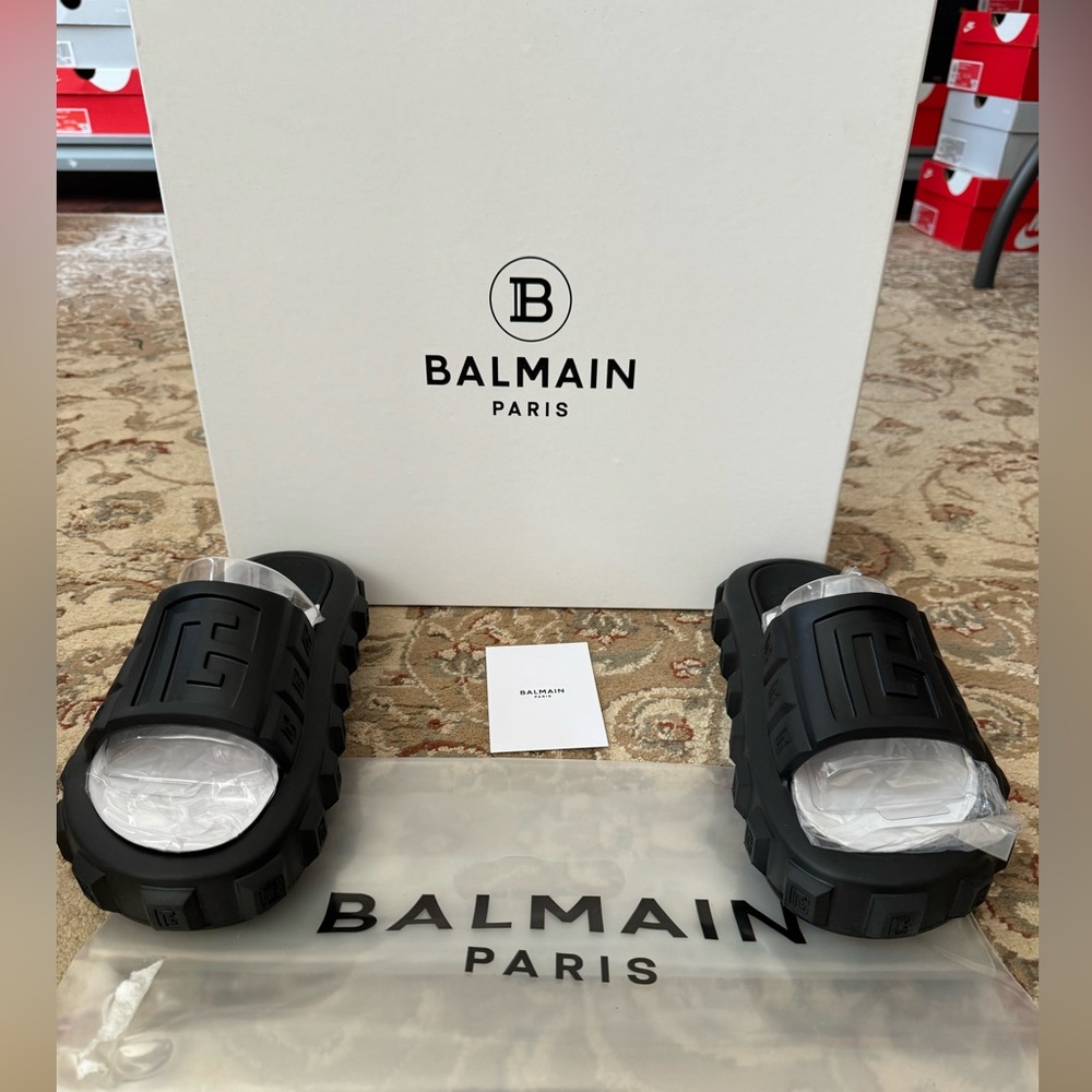 BNWT Balmain Ari Slides!